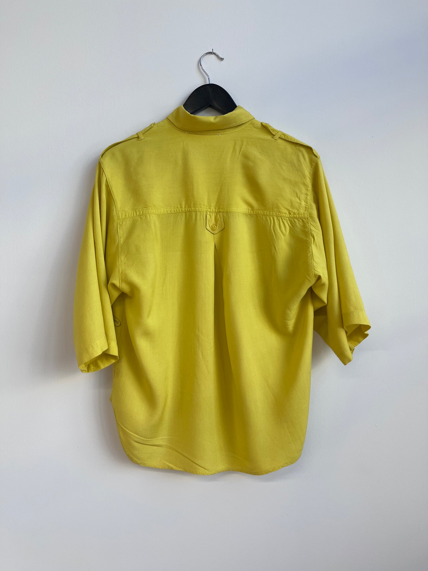 Obnoxious yellow shirt with damn girl print