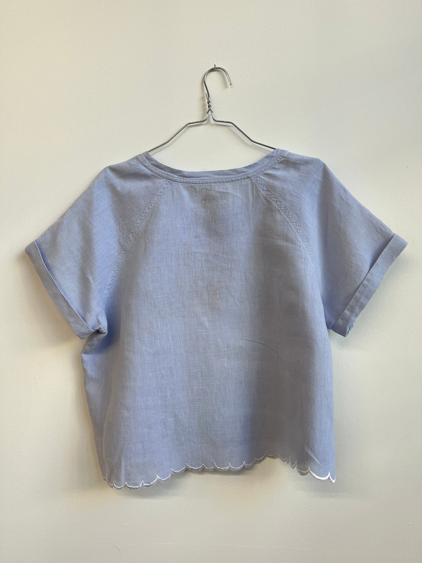 The table cloth blue shirt